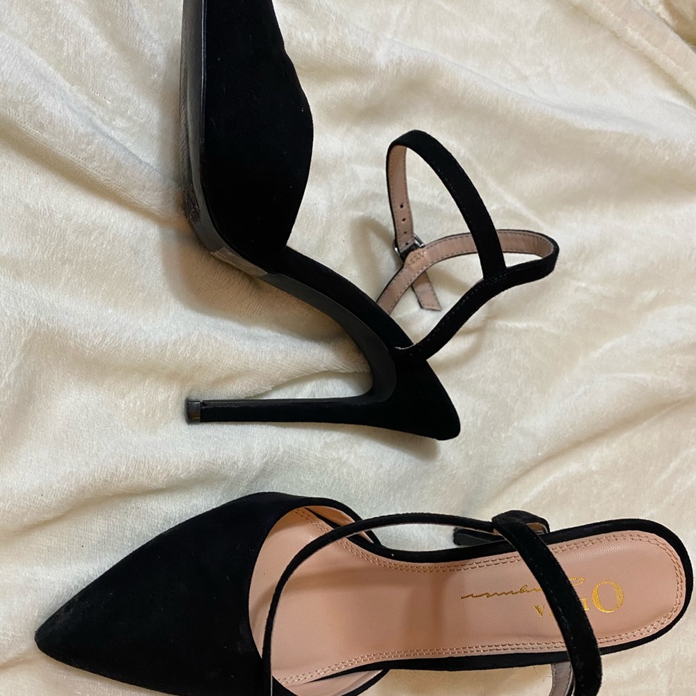 Pointy toe shoes